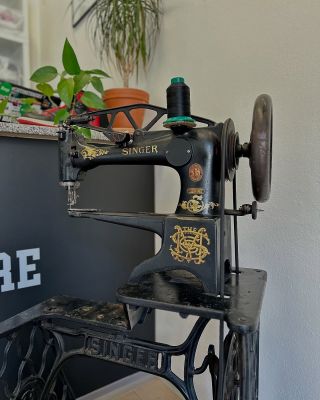 Představujeme Vám našeho nového kolegu jménem SINGER.🧵 Je trochu starší ale o to více šikovnější a můžeme díky němu...